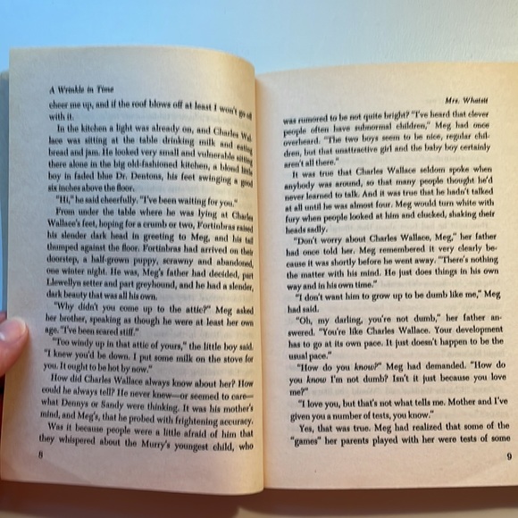 📚2/$6 A Wrinkle in Time #1 in the Time Quintet Series - Picture 12 of 12